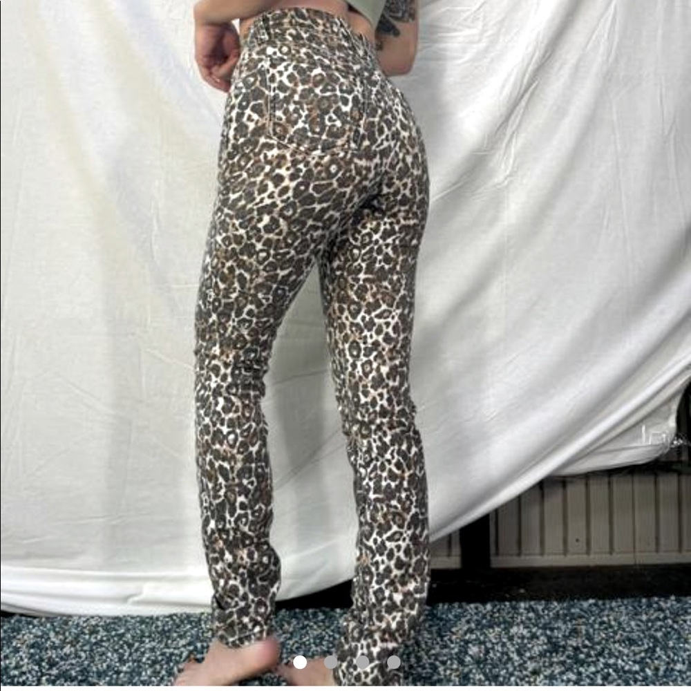 Volcom cheetah print jeans with button up fly!